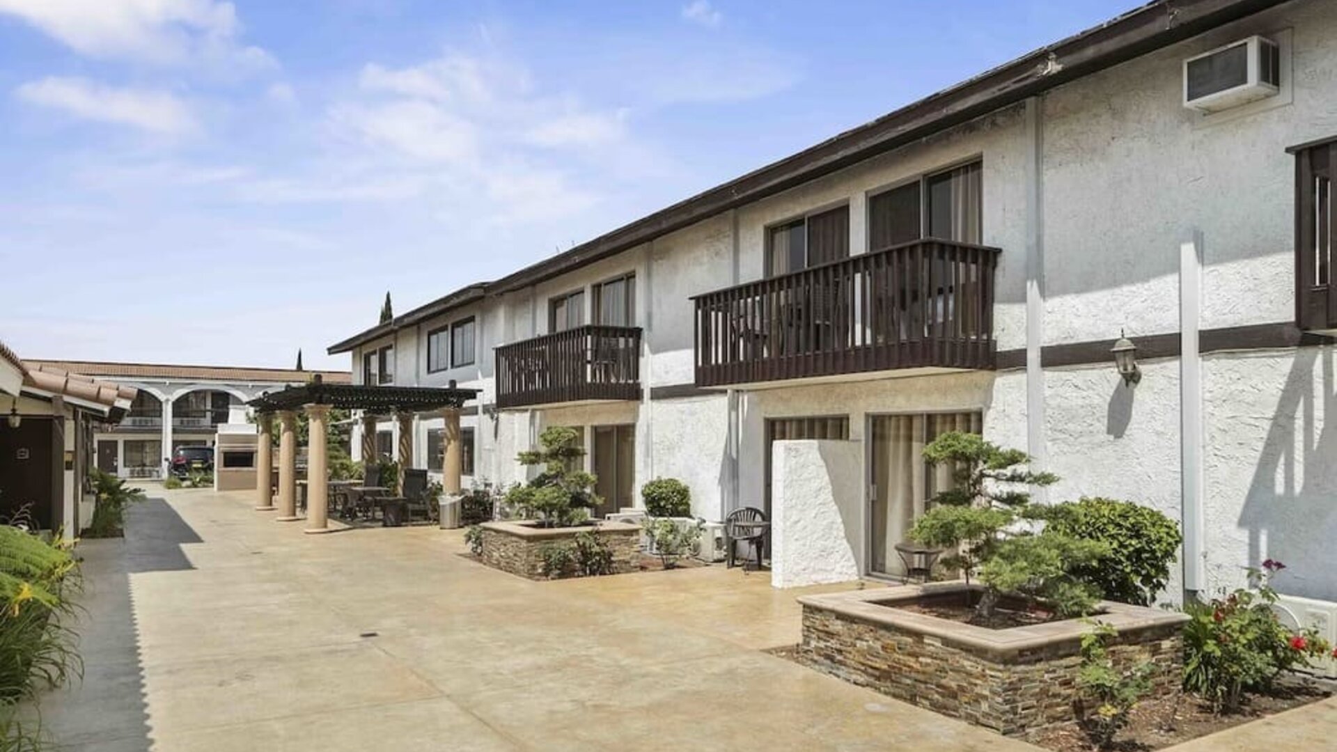 Outdoor terrace at Lemon Tree Hotel & Suites Anaheim.