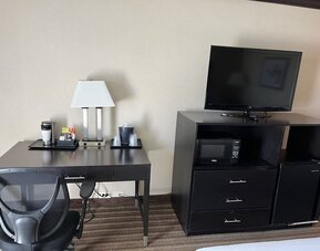 Work desk at Wyndham Garden Schaumburg Chicago Northwest.