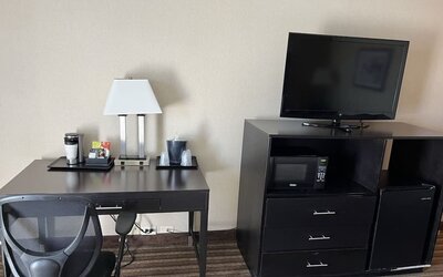 Work desk at Wyndham Garden Schaumburg Chicago Northwest.