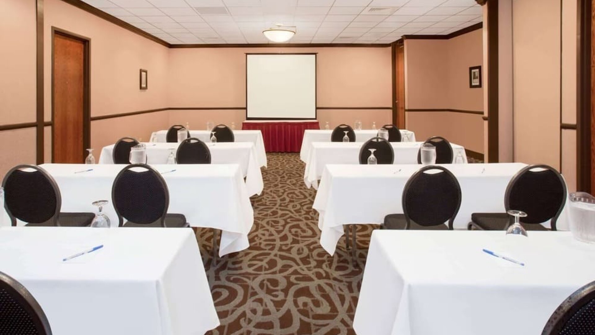 Meeting room at Wyndham Garden Schaumburg Chicago Northwest.