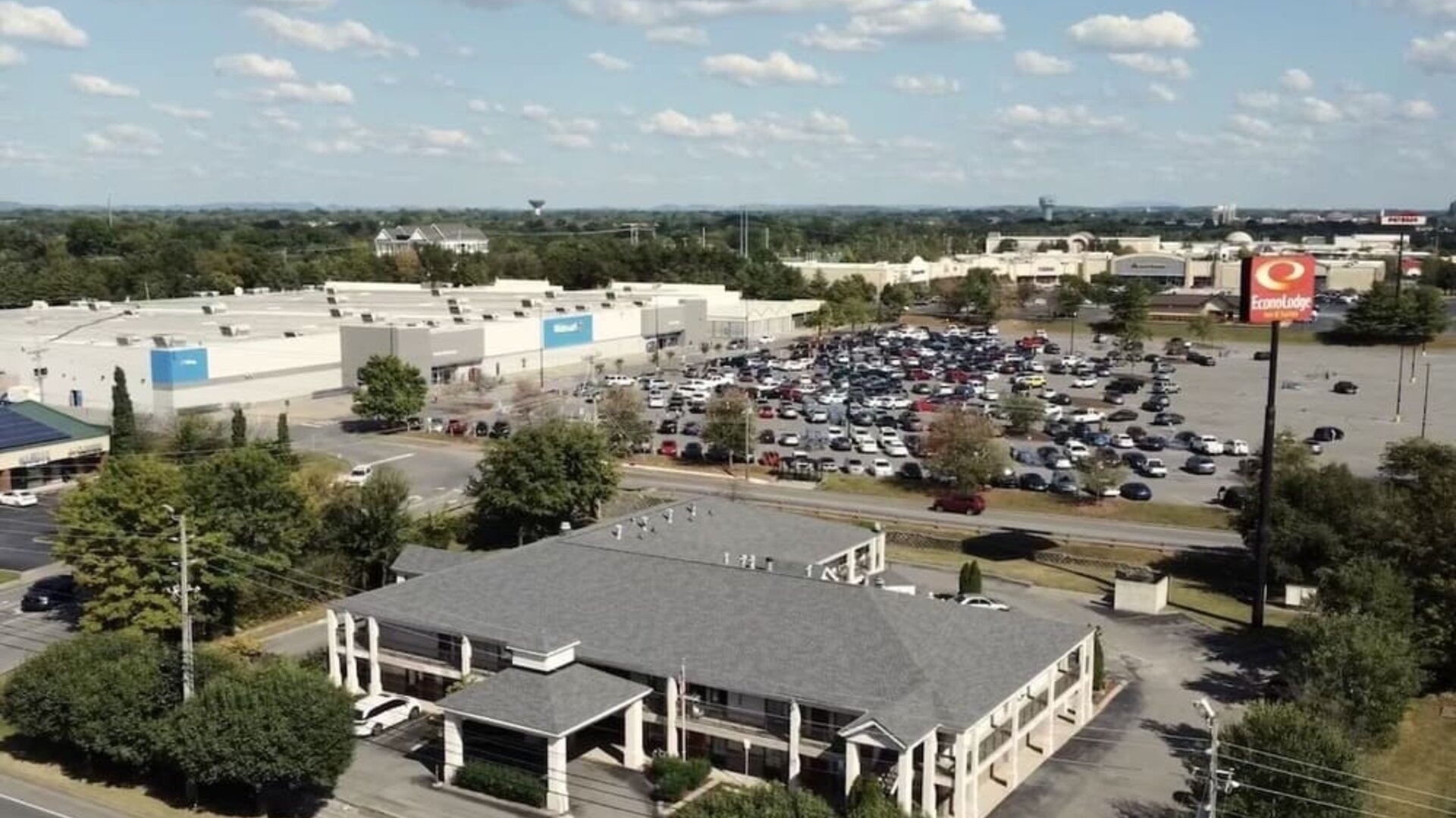 Hotel exterior at Econo Lodge Inn & Suites Murfreesboro Shopping District.