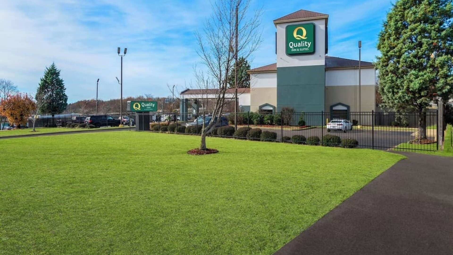 Hotel garden at Quality Inn Memphis Northeast Near I-40.