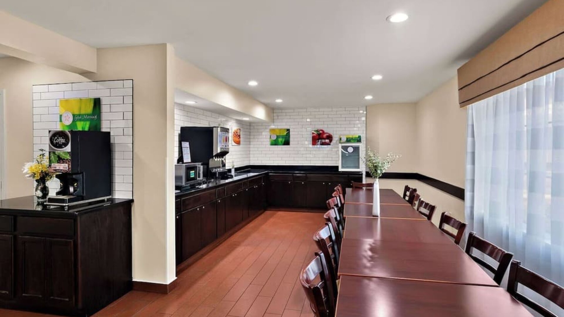 Dining room at Quality Inn Memphis Northeast Near I-40.
