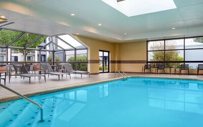 Indoor pool at Courtyard By Marriott Columbus Worthington.