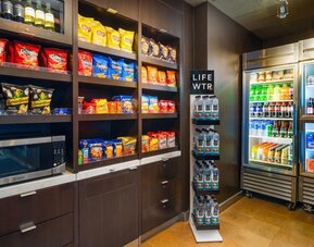 Snack bar at Courtyard By Marriott Columbus Worthington.