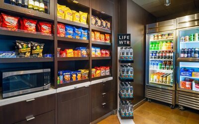 Snack bar at Courtyard By Marriott Columbus Worthington.