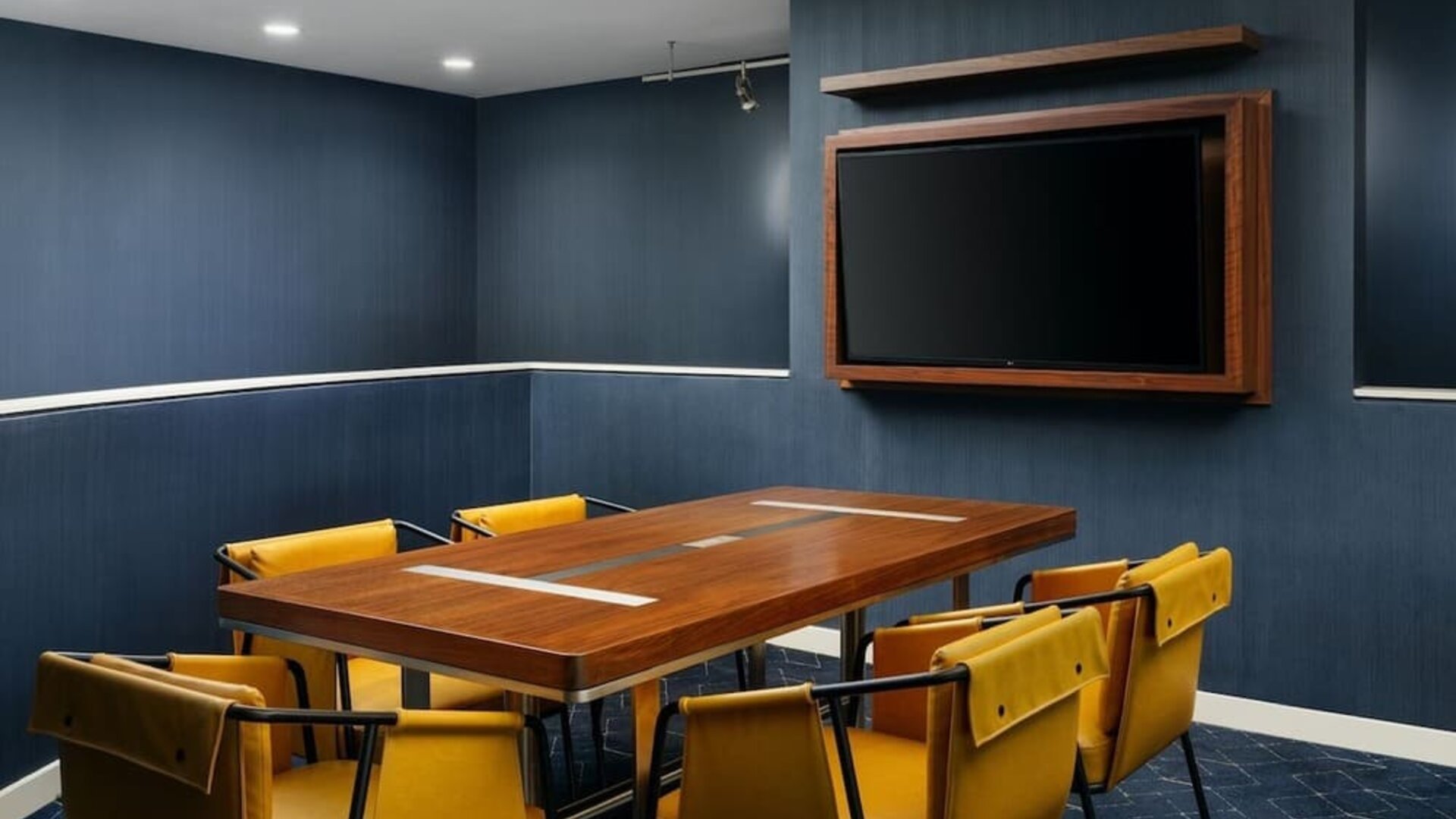 Meeting room at Courtyard By Marriott Columbus Worthington.