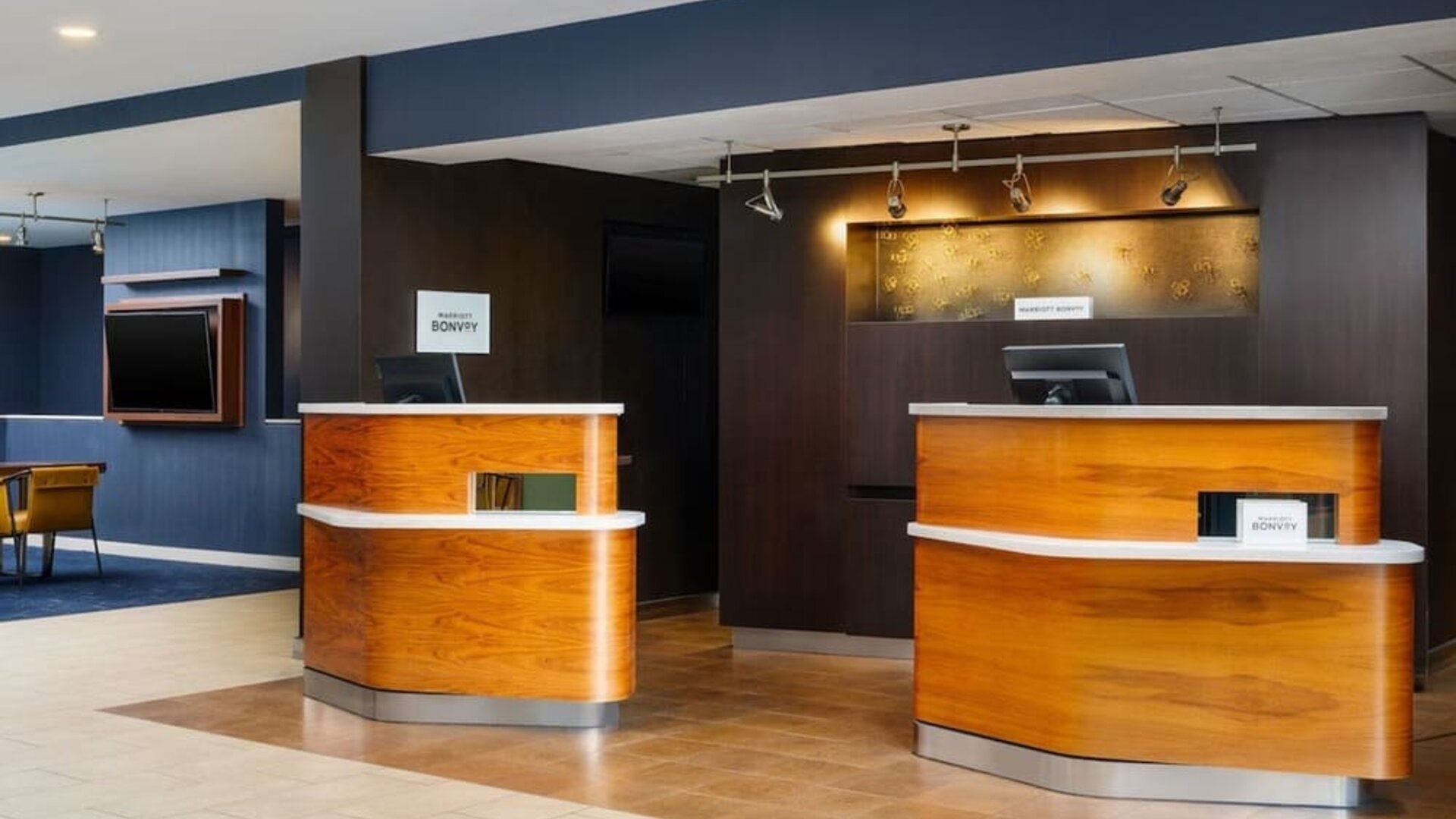 Reception hall at Courtyard By Marriott Columbus Worthington.