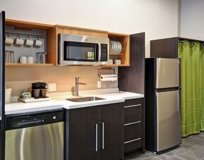 Kitchen at Home2 Suites El Reno.
