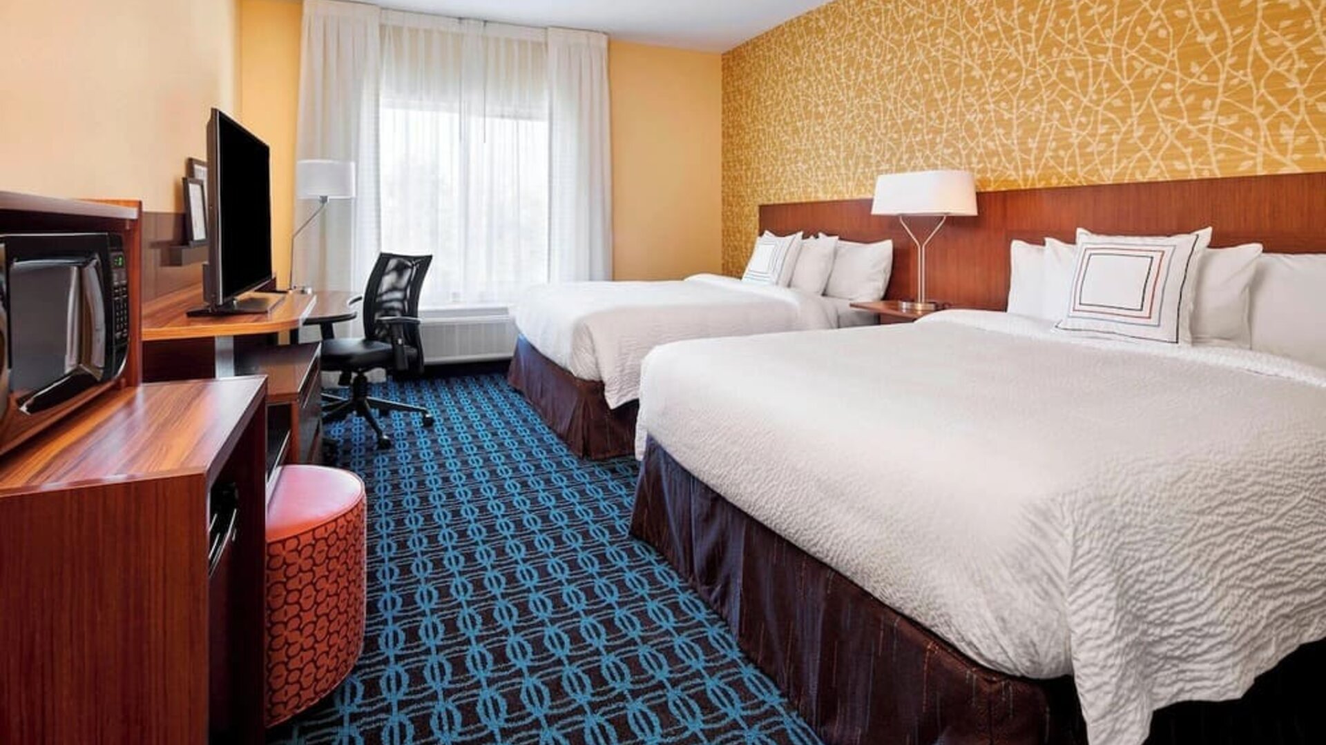 Queen beds at Fairfield Inn & Suites By Marriott Alexandria.