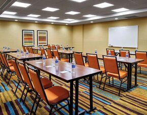 Meeting room at Fairfield Inn & Suites By Marriott Alexandria.