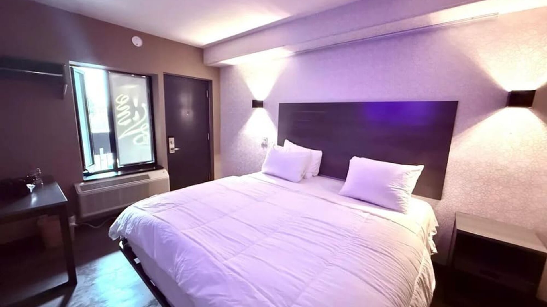 King room at THE VINE HOTEL BRONX.