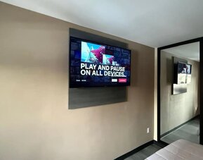 King room at THE VINE HOTEL BRONX.