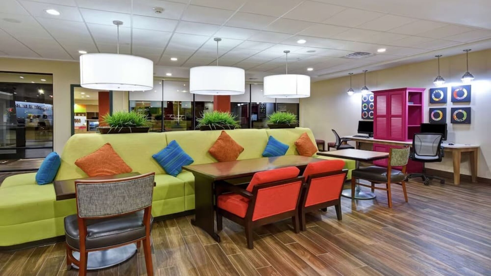 Lobby and lounge at Home2 Suites By Hilton El Reno.