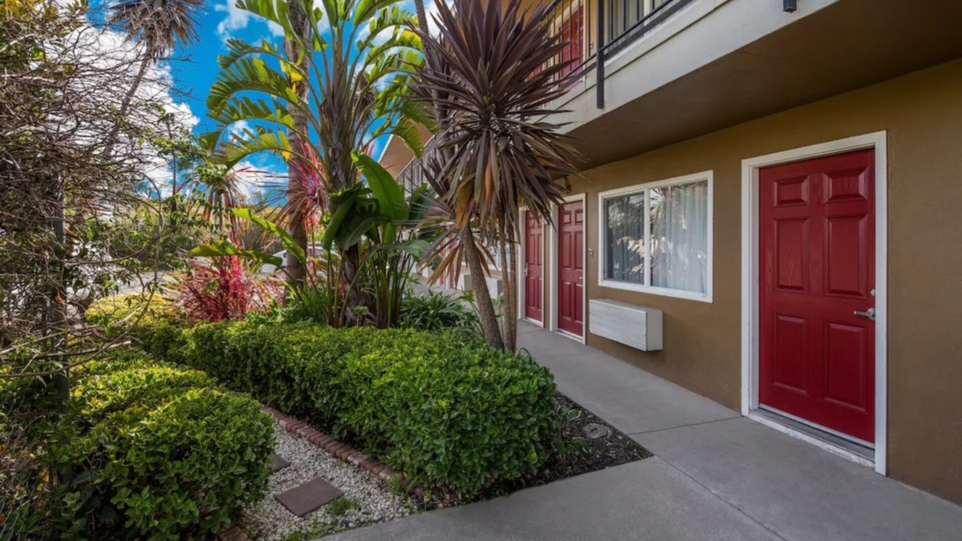 Property outdoor at Bay Breeze Inn.