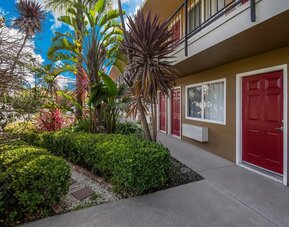 Property outdoor at Bay Breeze Inn.