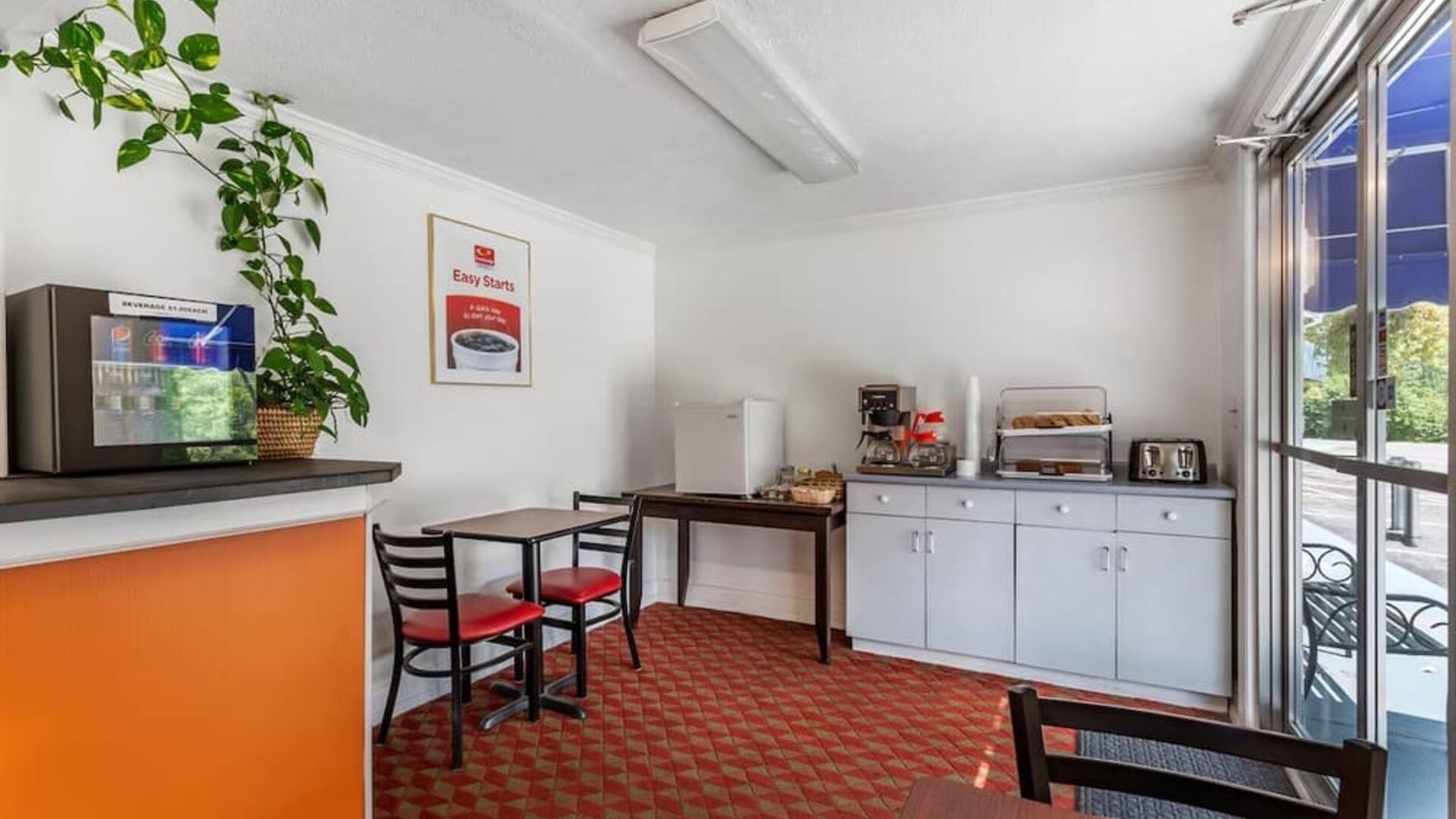 Dining area at Econo Lodge Lee - Great Barrington.