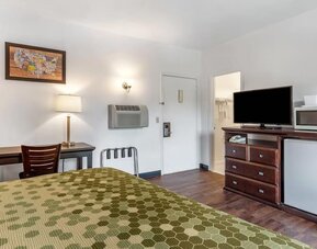 Day use room at Econo Lodge Lee - Great Barrington.