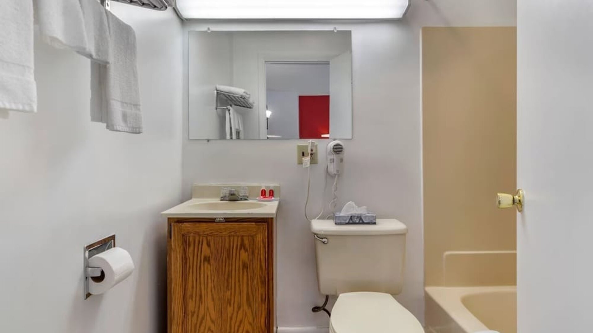 Guest bathroom at Econo Lodge Lee - Great Barrington.