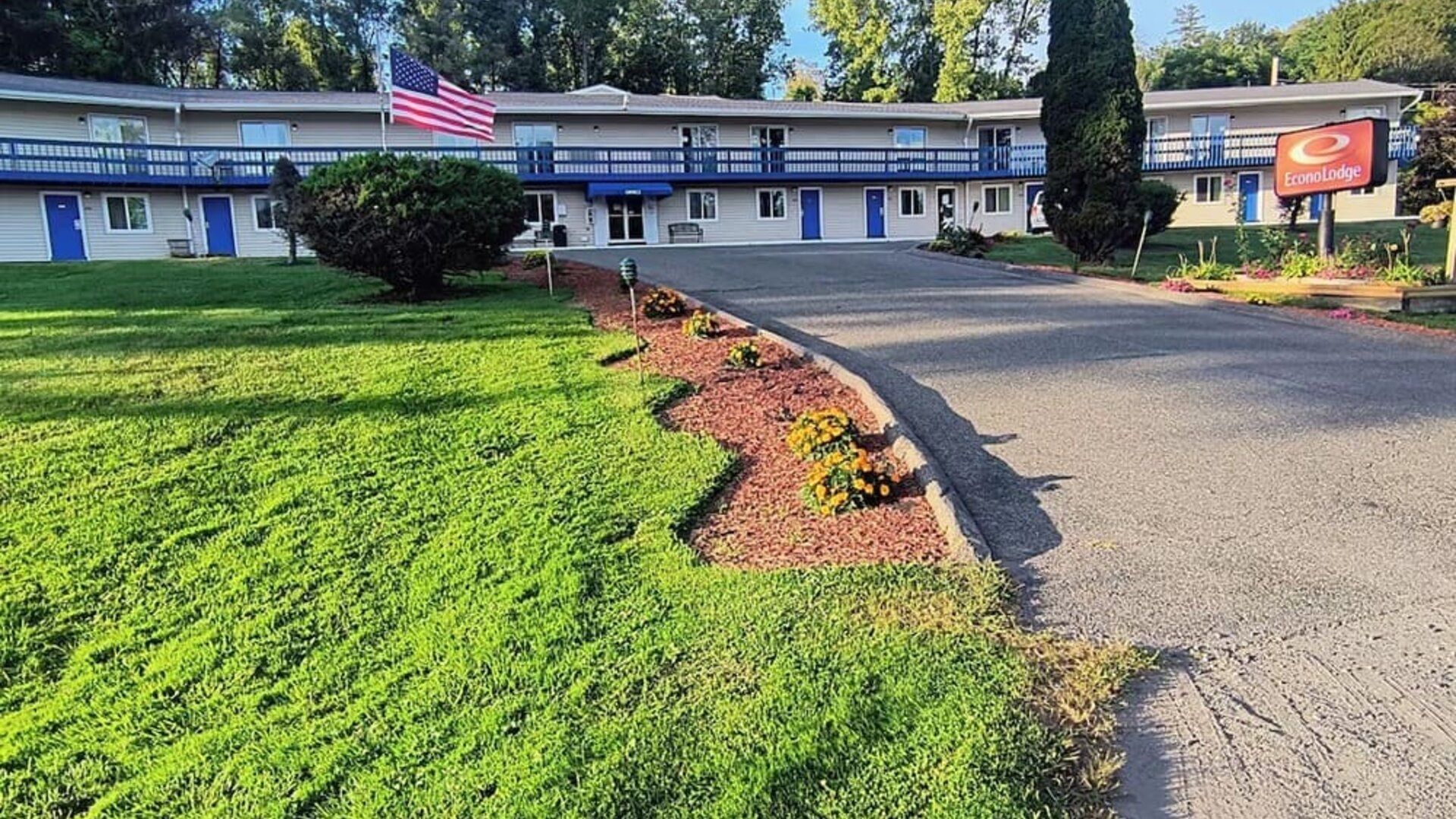 Property exterior at Econo Lodge Lee - Great Barrington.