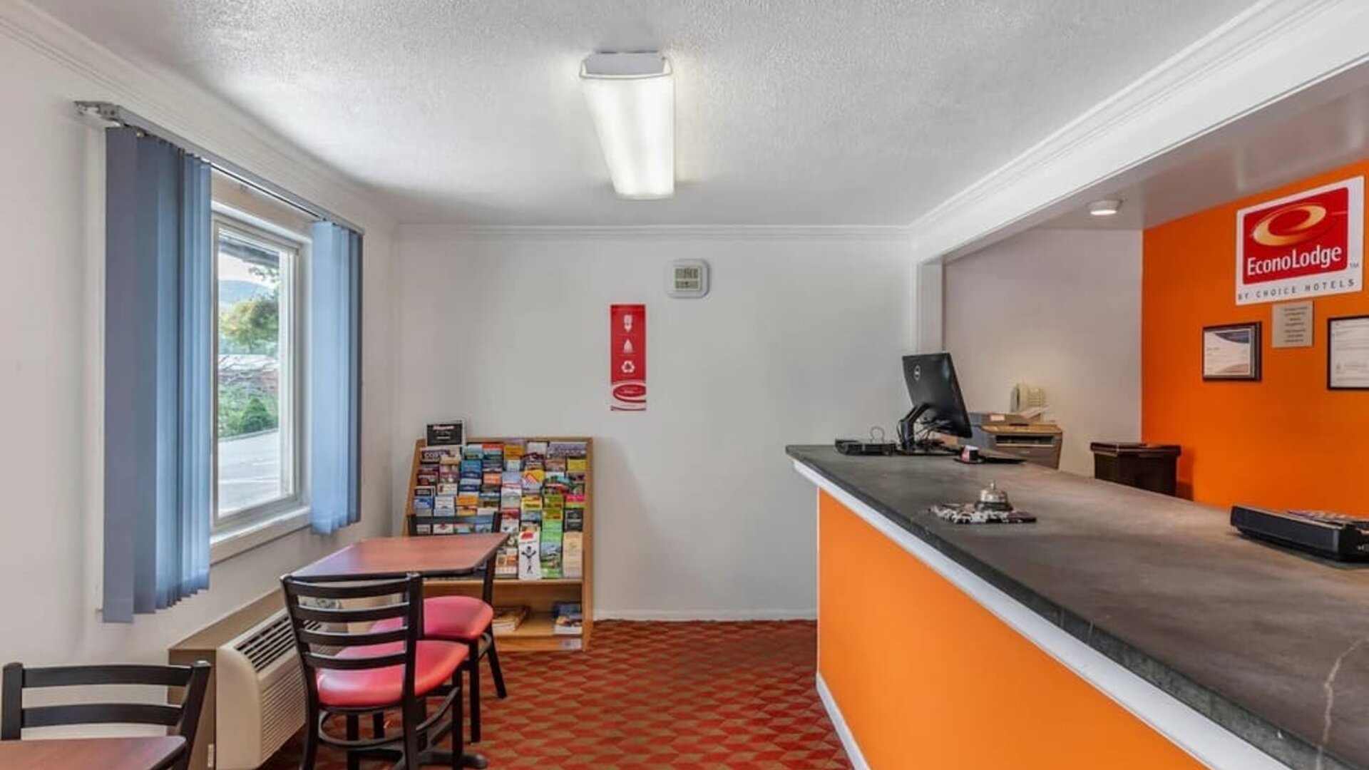 Dining area at Econo Lodge Lee - Great Barrington.