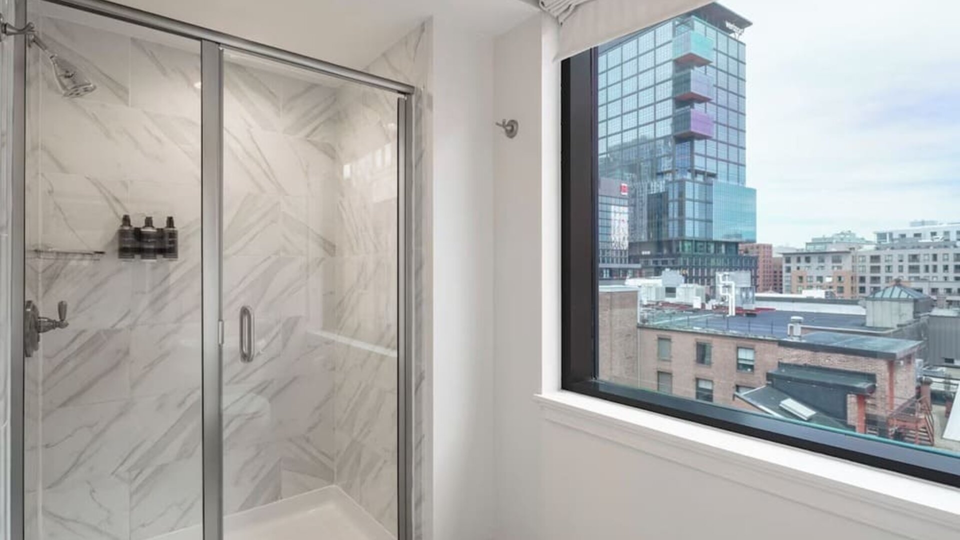 Guest bathroom at Eurostars The Boxer.