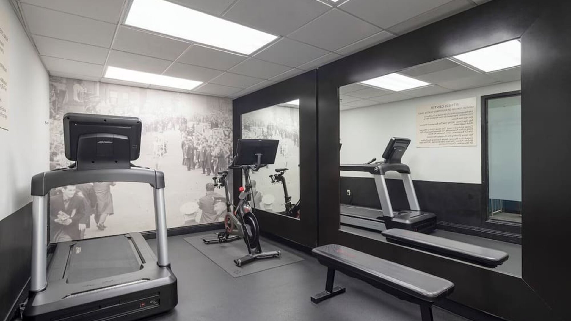 Fitness center at Eurostars The Boxer.