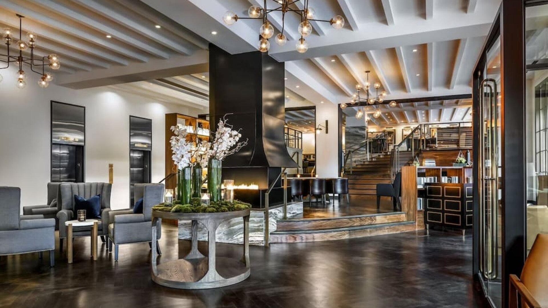 Lobby and lounge at Eurostars St. Gregory.