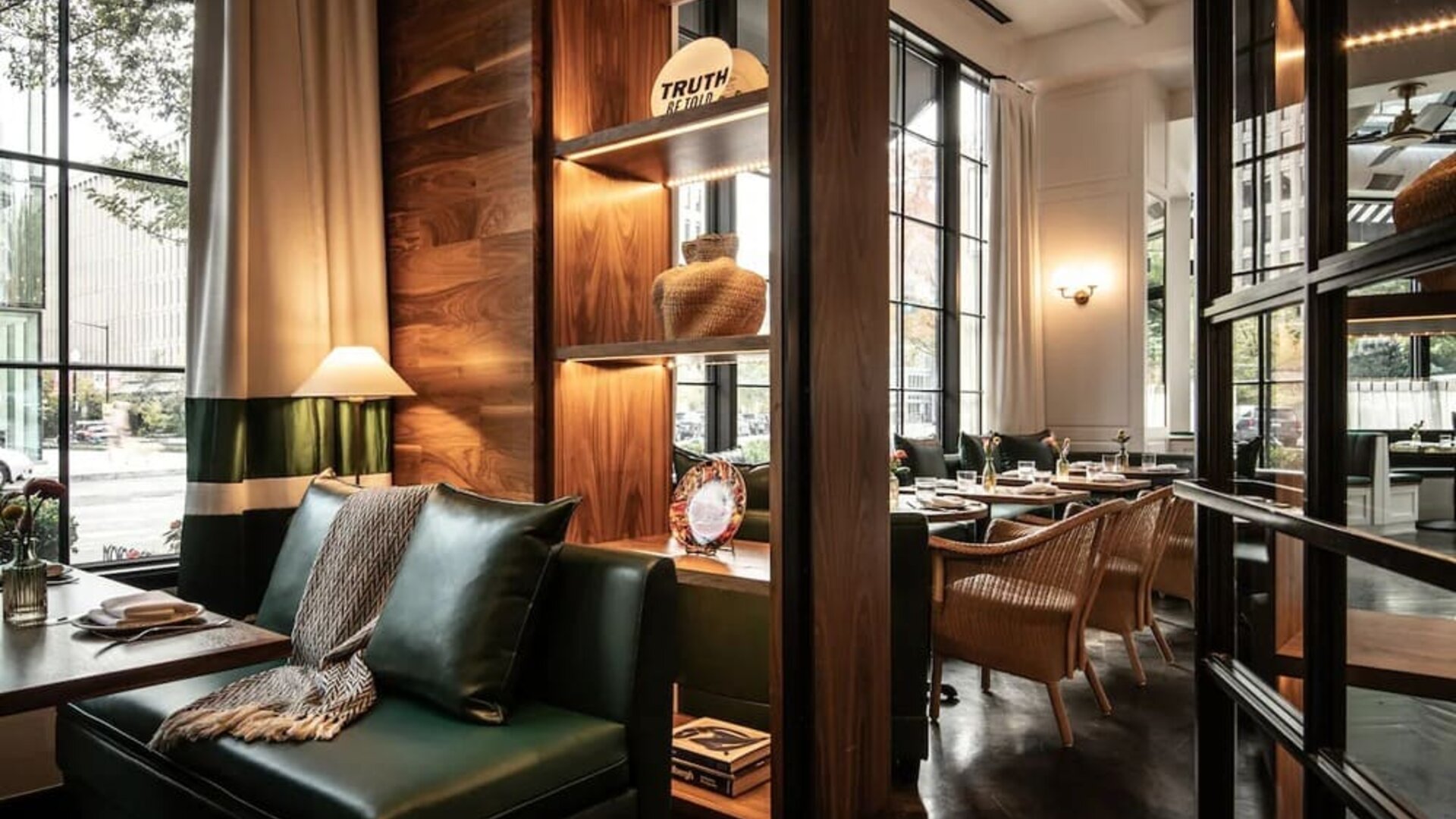 Lobby and lounge at Eurostars St. Gregory.