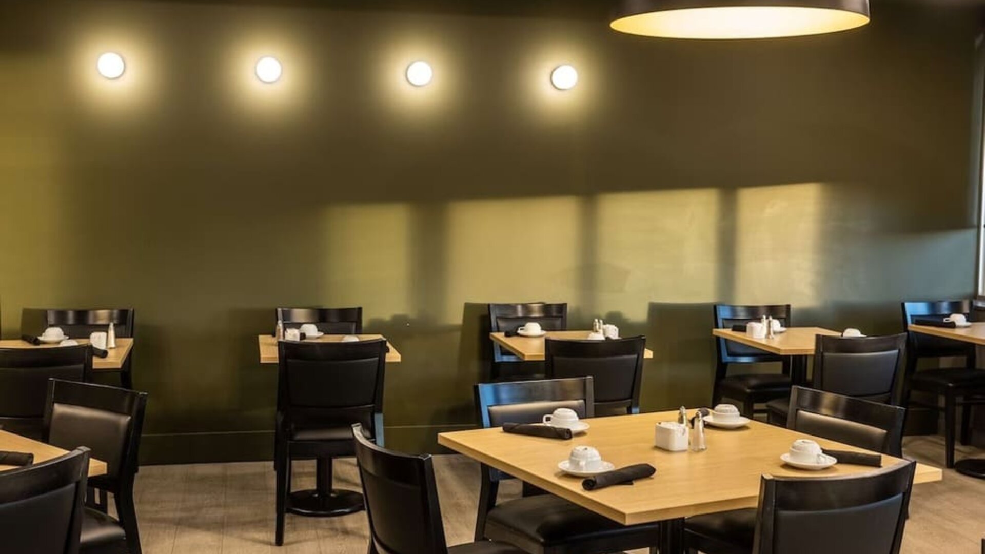 Dining room at DoubleTree By Hilton Calgary North.