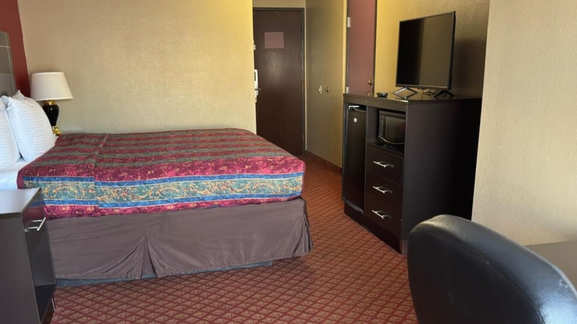 Day use room at Coratel Inn & Suites By Jasper Santa Fe OKC.