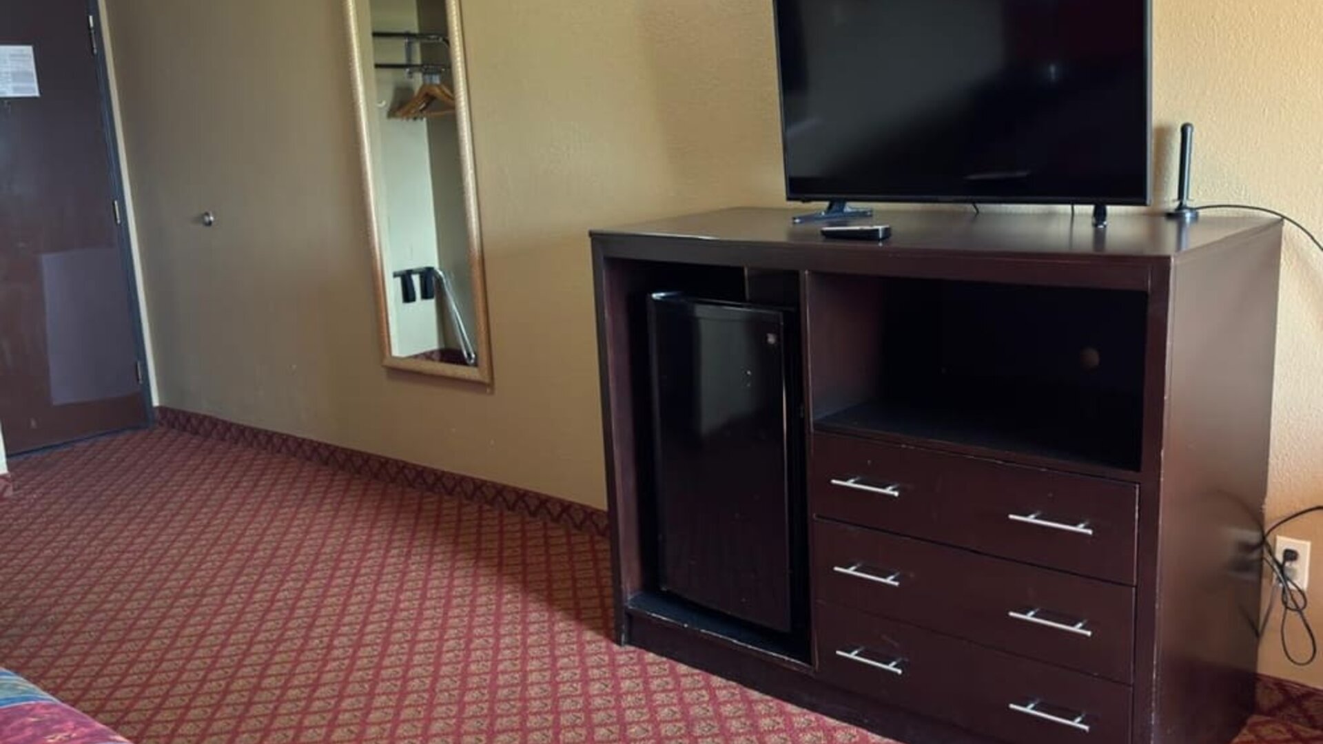 Day use room at Coratel Inn & Suites By Jasper Santa Fe OKC.