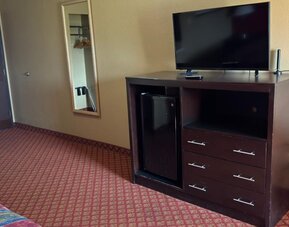 Day use room at Coratel Inn & Suites By Jasper Santa Fe OKC.