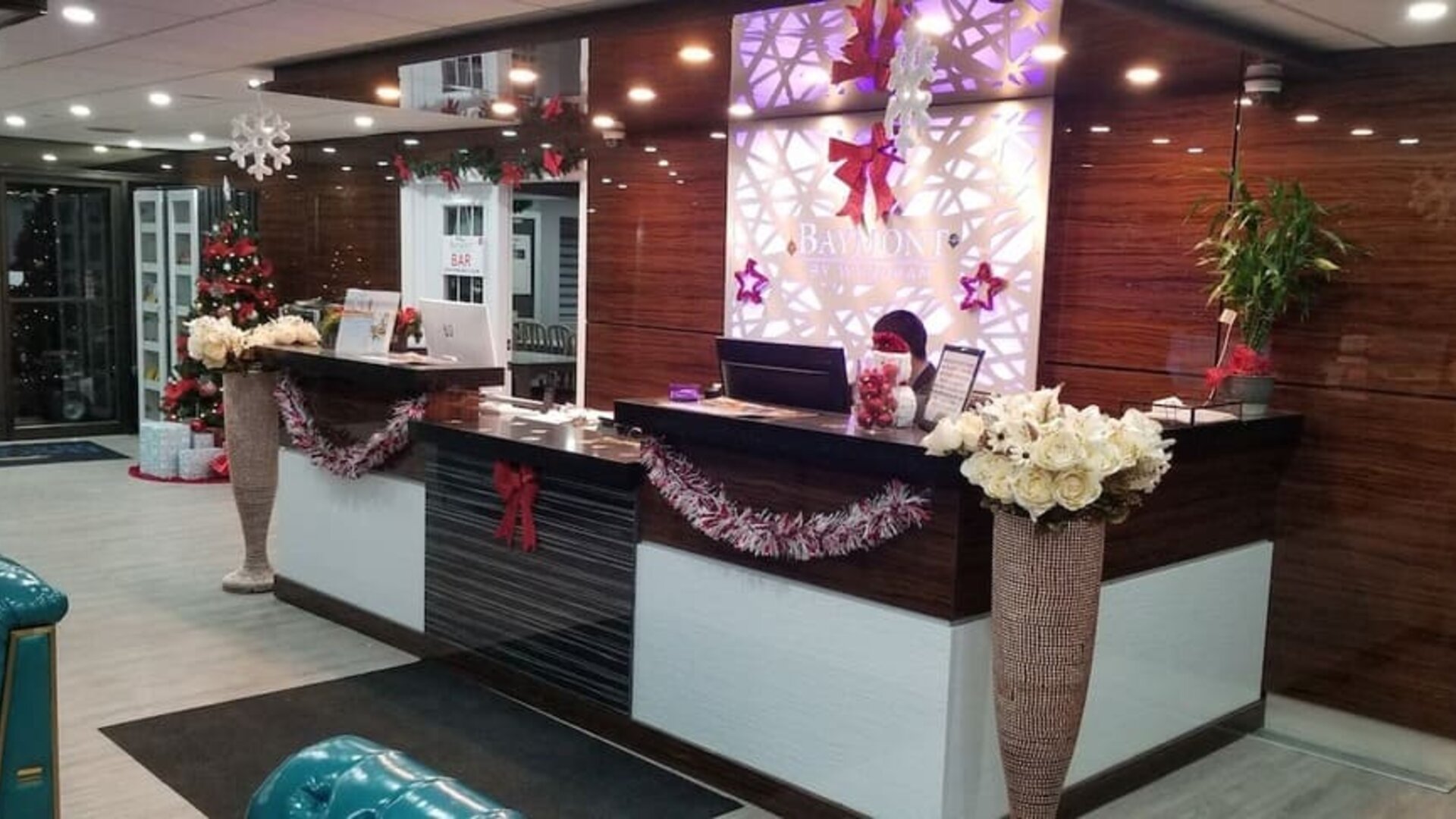 Reception desk at Baymont By Wyndham Montreal Airport.