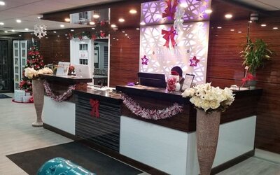 Reception desk at Baymont By Wyndham Montreal Airport.