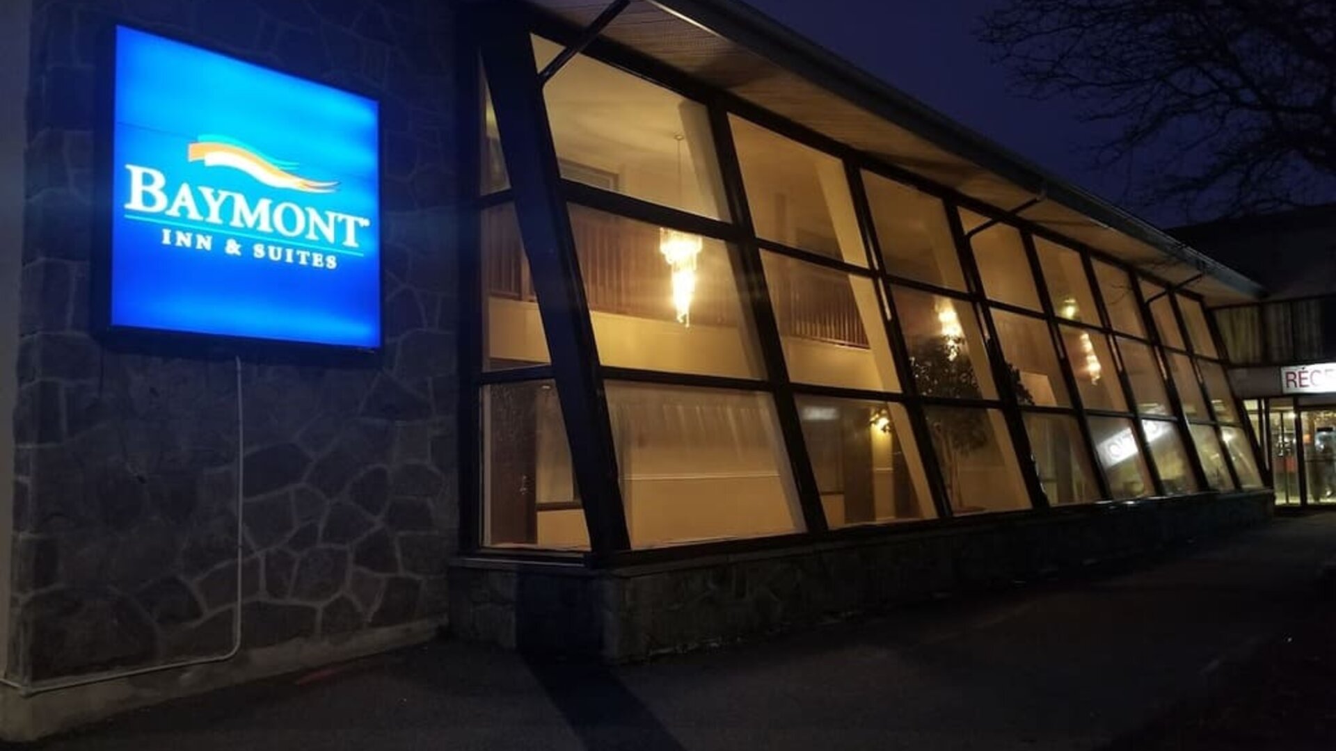 Hotel exterior at Baymont By Wyndham Montreal Airport.