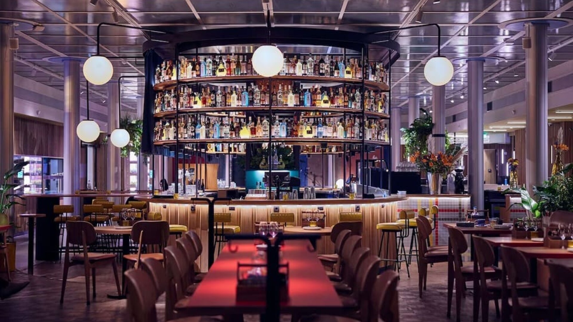 Hotel bar at Motto By Hilton Rotterdam Blaak.