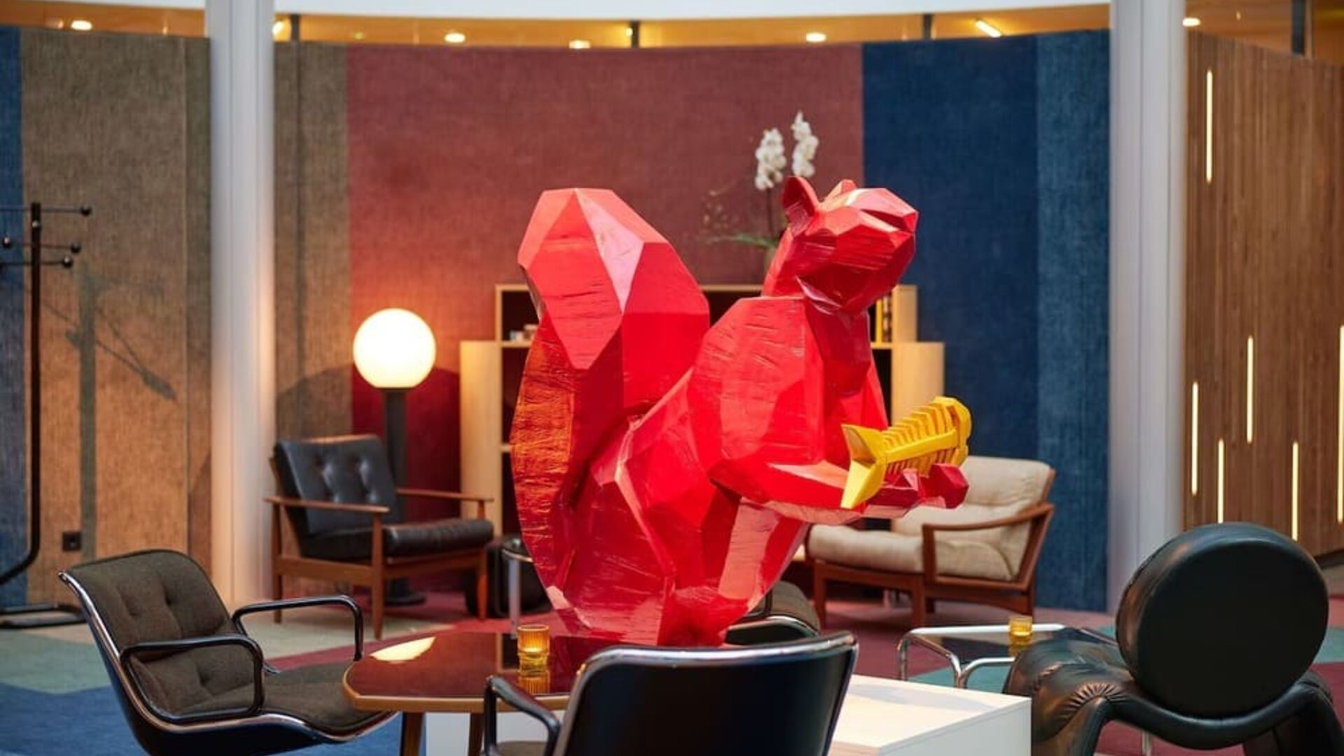 Lobby and lounge at Motto By Hilton Rotterdam Blaak.