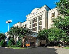 Hotel exterior at Sonesta Select Nashville Airport Suites.