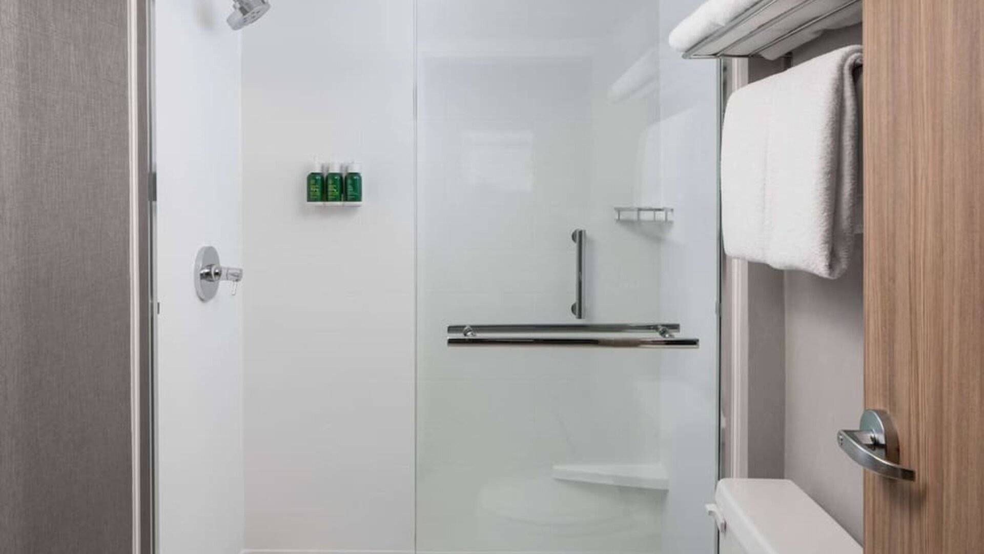 Guest bathroom at Sonesta Select Nashville Airport Suites.