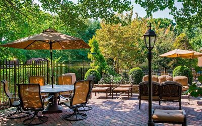 Outdoor terrace at Sonesta Select Tinton Falls Eatontown.