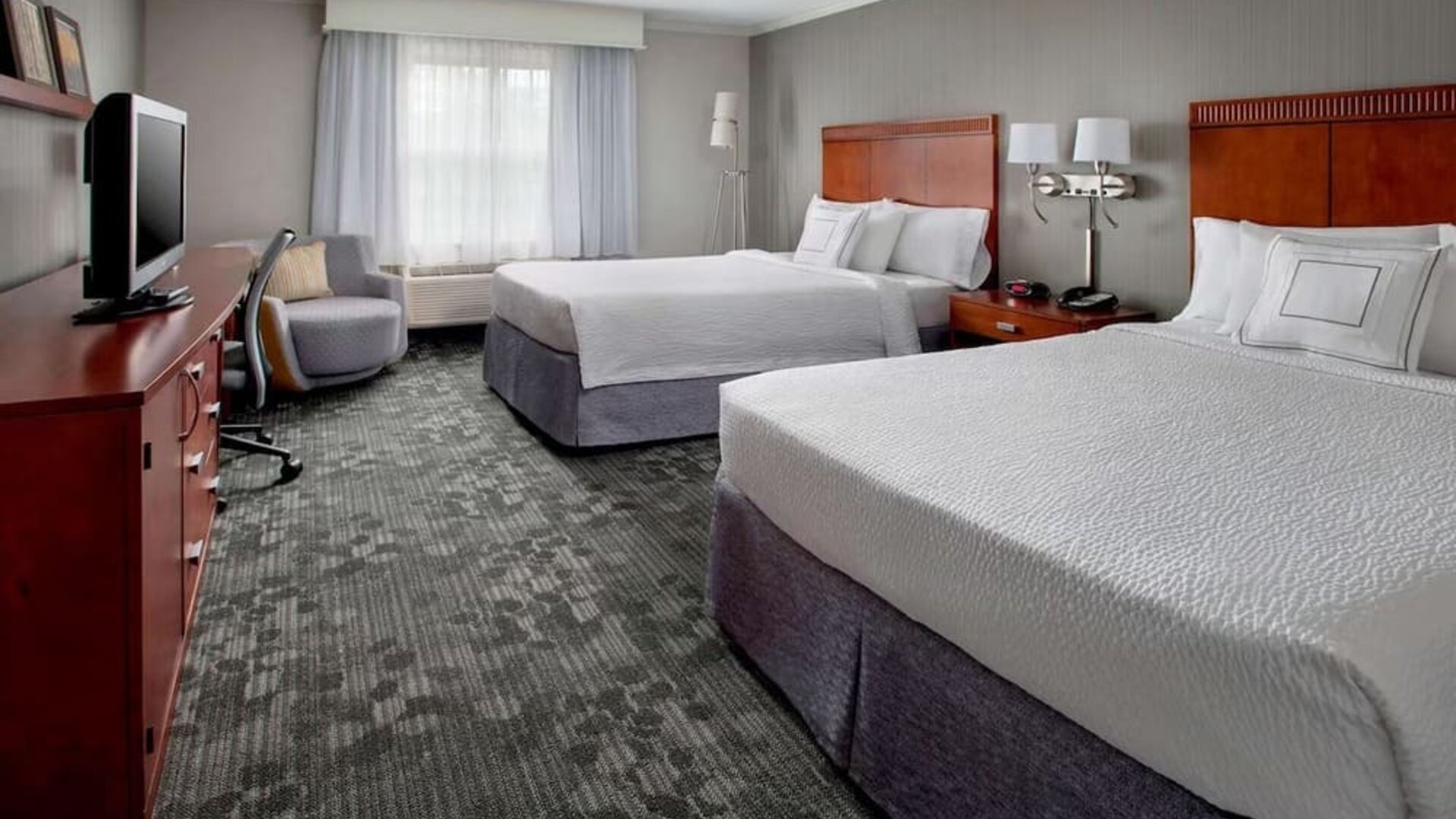 Queen beds at Sonesta Select Tinton Falls Eatontown.