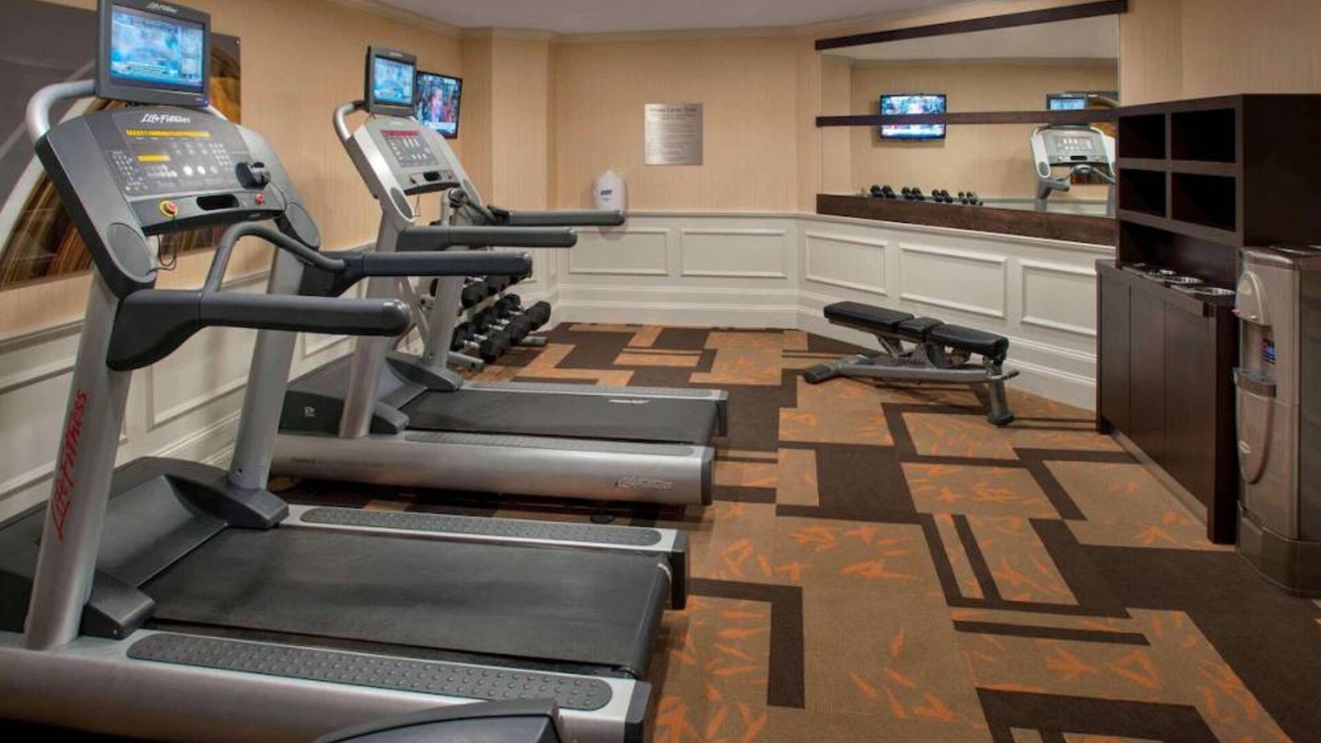 Fitness center at Sonesta Select Tinton Falls Eatontown.