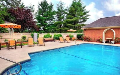 Outdoor pool at Sonesta Select Tinton Falls Eatontown.