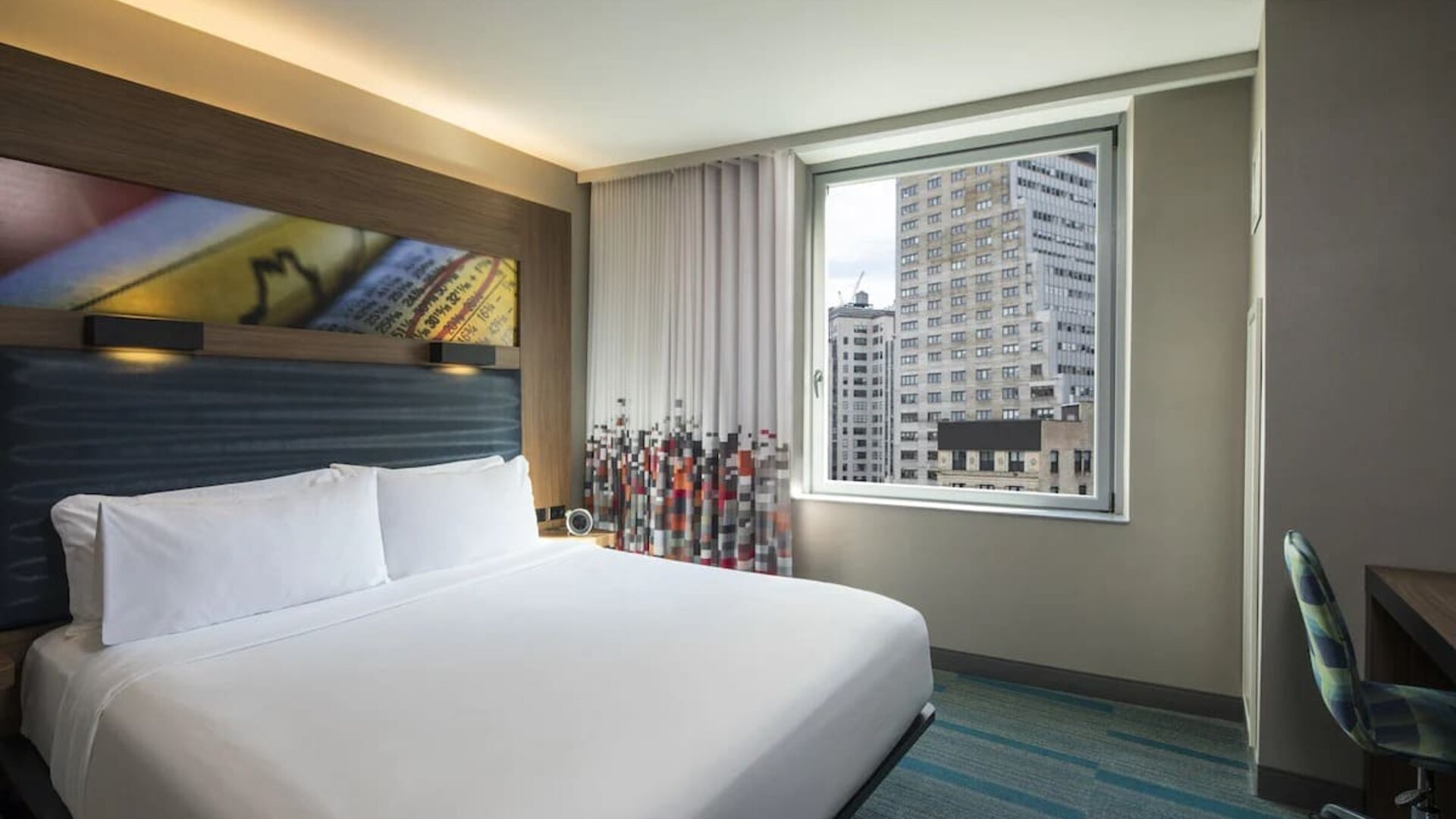 Day use room with natural light at Aloft Manhattan Downtown - Financial District.