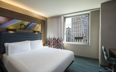 Day use room with natural light at Aloft Manhattan Downtown - Financial District.