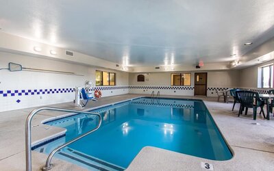 Indoor pool at Quality Inn & Suites, La Vergne.