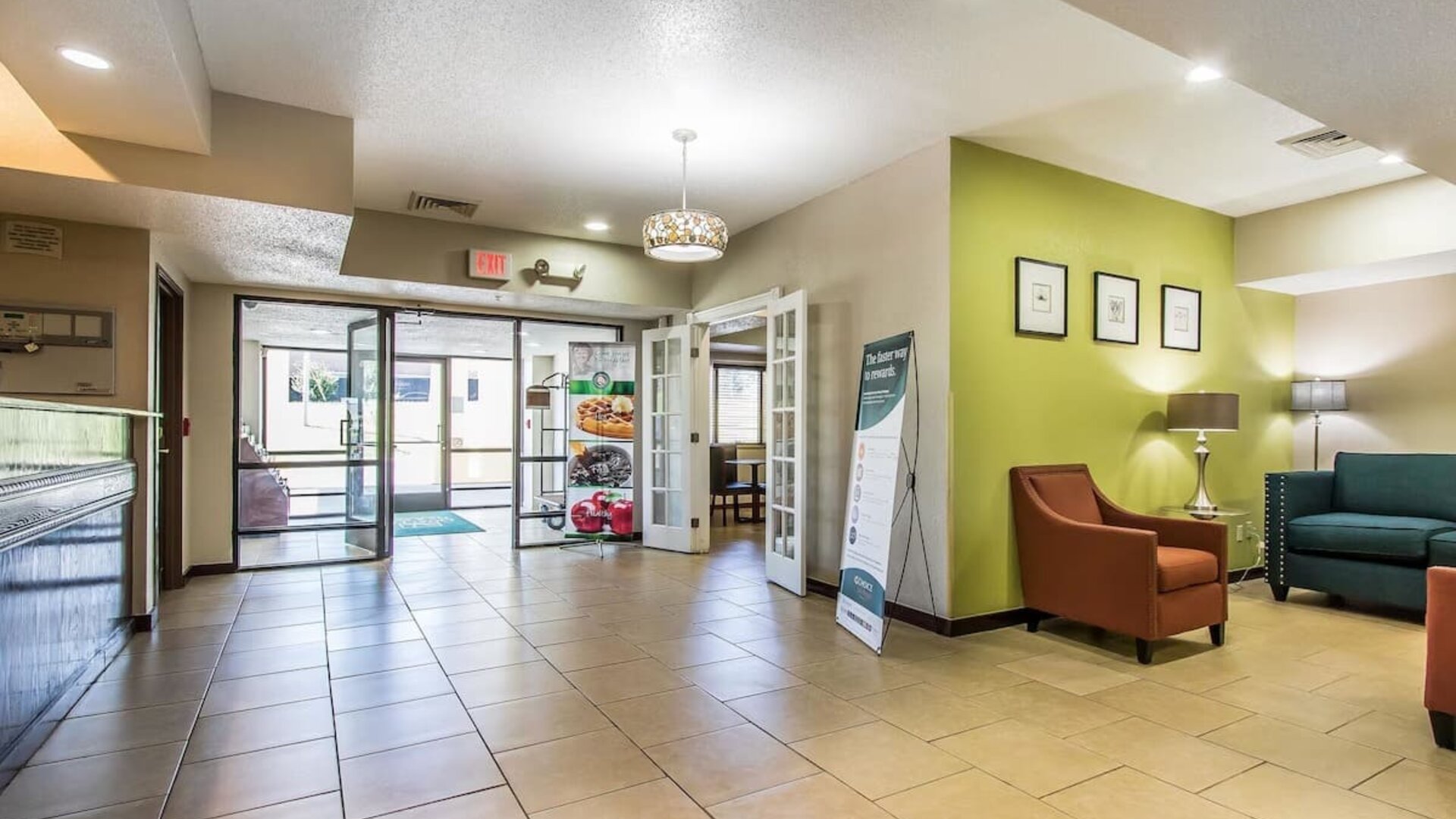 Lobby entrance at Quality Inn & Suites, La Vergne.