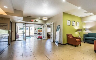 Lobby entrance at Quality Inn & Suites, La Vergne.