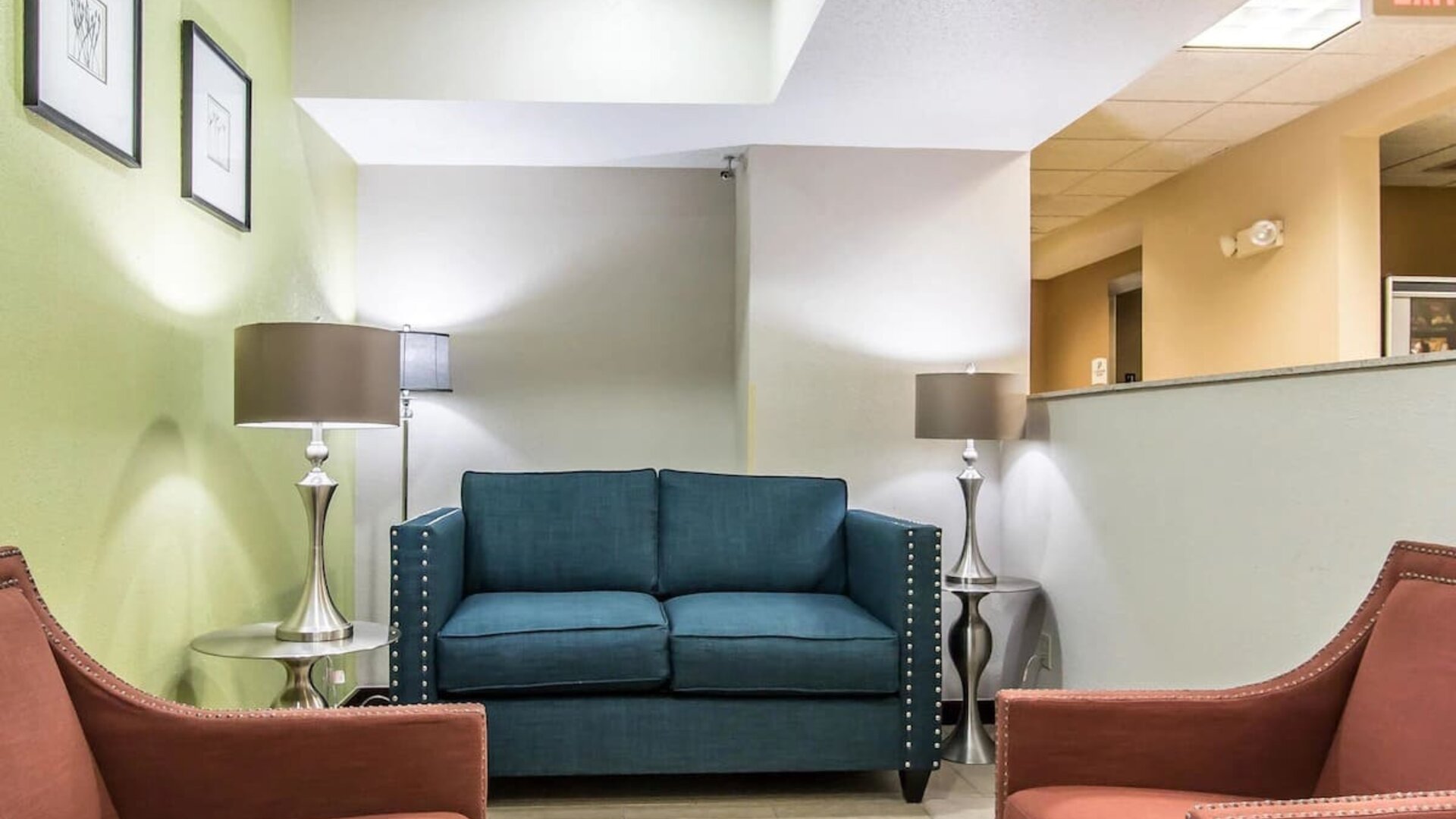 Lounge at Quality Inn & Suites, La Vergne.